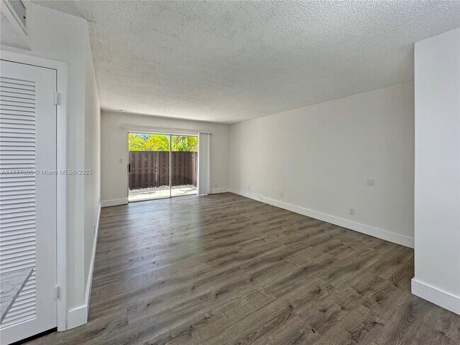 Foto del edificio - 9000 SW 137th St