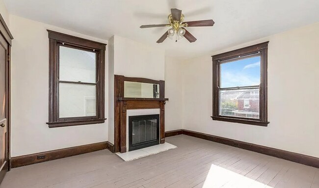 Foto del edificio - Spacious 4-Bed Gem in Prime Cincinnati Location – Freshly Updated!