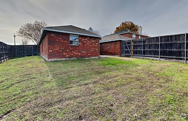 Building Photo - 6550 W Montebello Ave