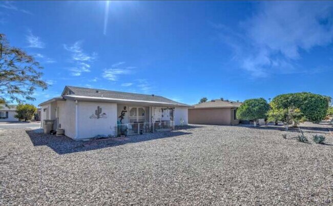 Parte trasera de la casa - 810 Leisure World
