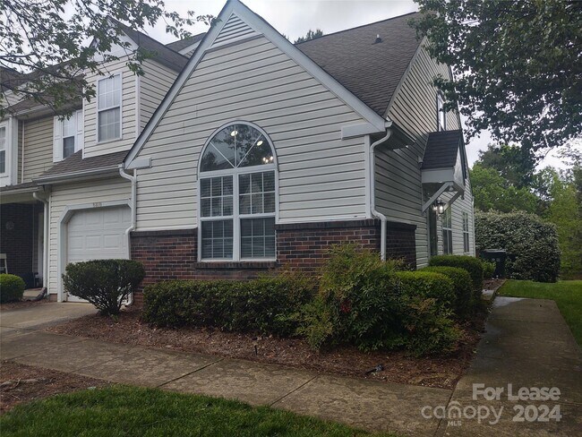 Foto del edificio - 8810 Scotch Heather Way