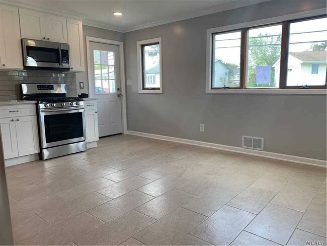 Building Photo - 22 Thrush Dr
