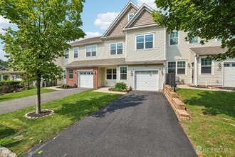 Building Photo - 166 Savoth Ln