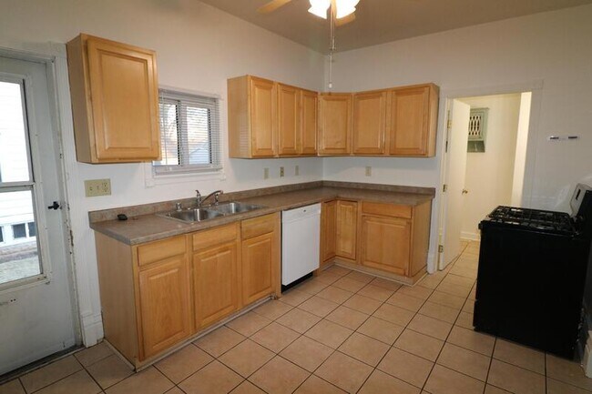 Building Photo - 153 Brockway Ave