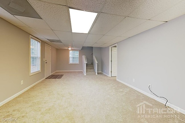 Building Photo - 2183 Sussex Cir