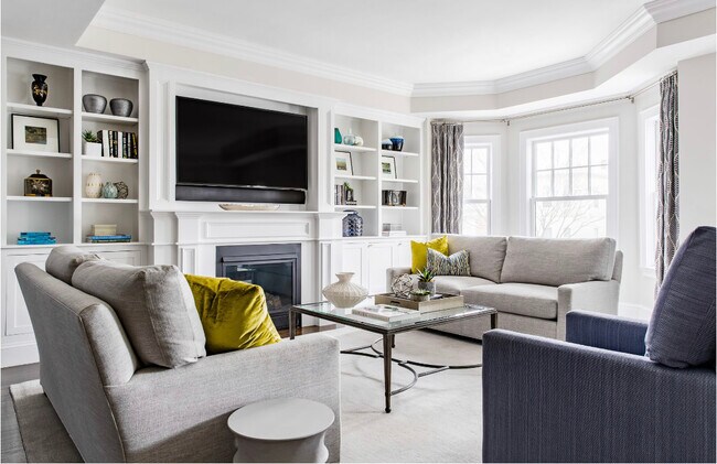 Living room - 846 E Broadway