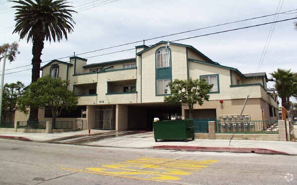 Primary Photo - 1415 W 5th St
