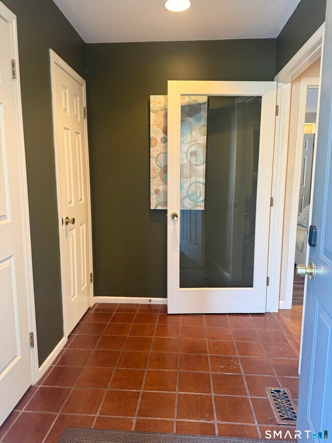 Foto del edificio - 8 Crossroads Ln