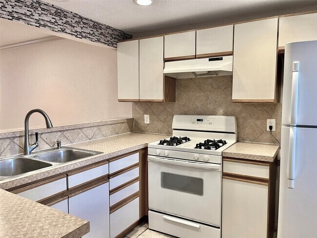 Foto del edificio - 2808 Grants Lake Blvd