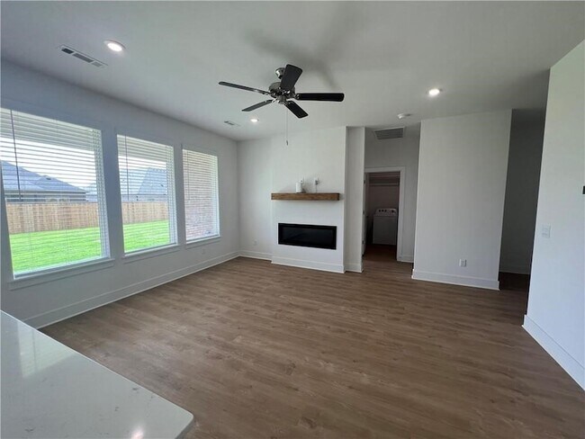 Foto del edificio - 1910 Hahn St