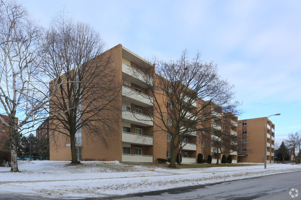 Primary Photo - Confederation Apartments