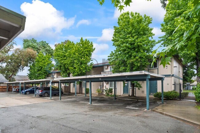 Foto del edificio - 1185 Meadow Ln