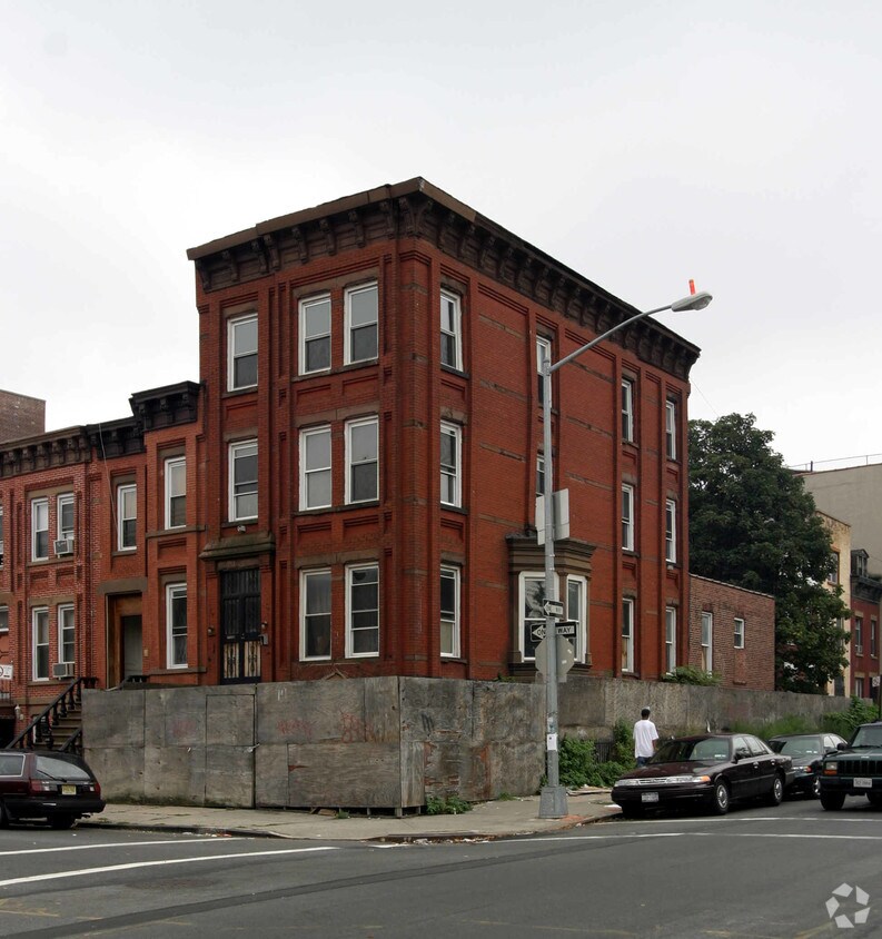 Foto principal - 366 Herkimer St