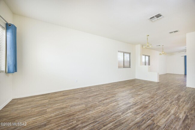 Building Photo - 8403 N Coyote View Ct