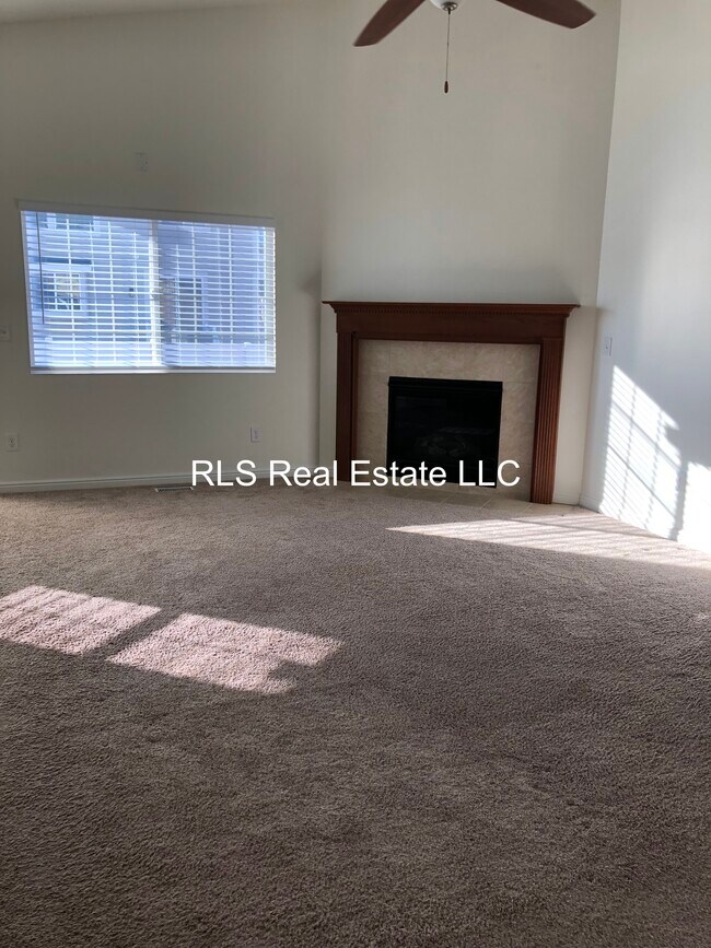 Foto del edificio - 693 W Parkview Dr