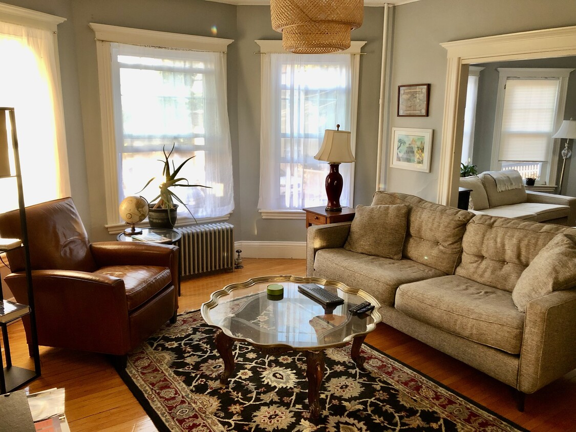 Primary Photo - 39 Orient St