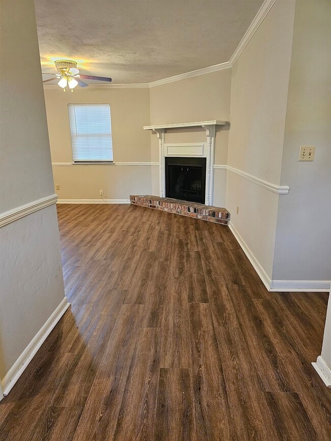 Building Photo - 2724 Whitney Dr N