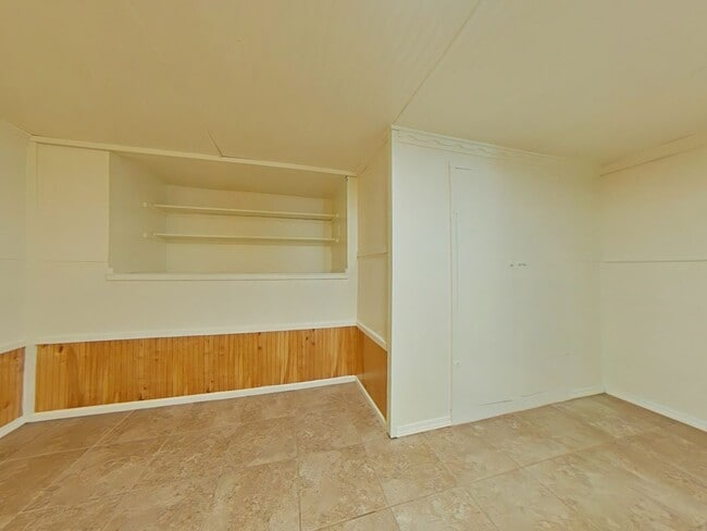 Building Photo - 3 Bedroom 4-Plex ~ Close to Campus