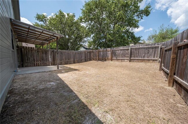 Foto del edificio - 1916 Margalene Way