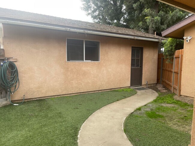 Foto del edificio - Charming condo in desirable neighborhood.