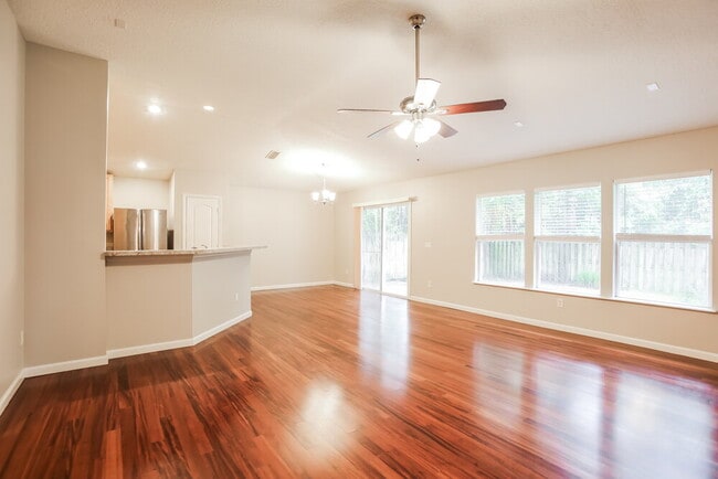 Foto del edificio - 1322 Dunns Lake Dr