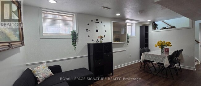 Building Photo - 3692 Ellengale Dr