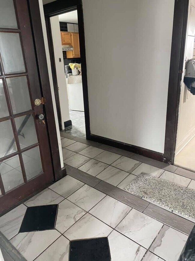 Entrance with kitchen and bath entrances - 1173 W Pleasant St