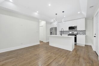 Building Photo - 4927 S Prairie Ave