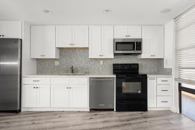 Building Photo - 4316 Marina City Dr