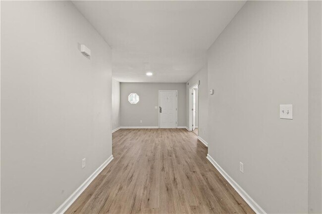 Foto del edificio - 1050 Wheel House Ln