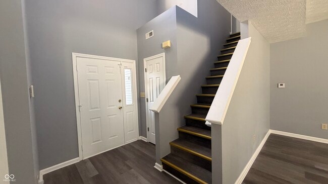 Building Photo - 6015 Lakeside Manor Ave