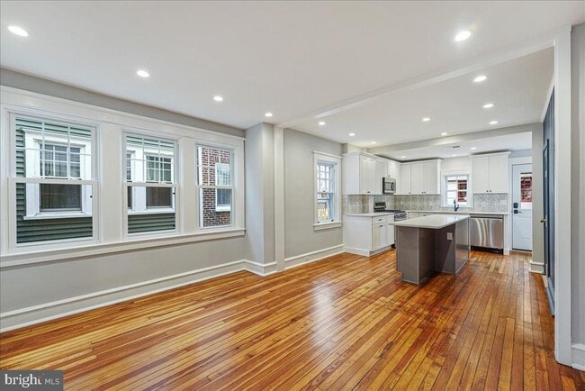 Foto del edificio - 105 E 6th St