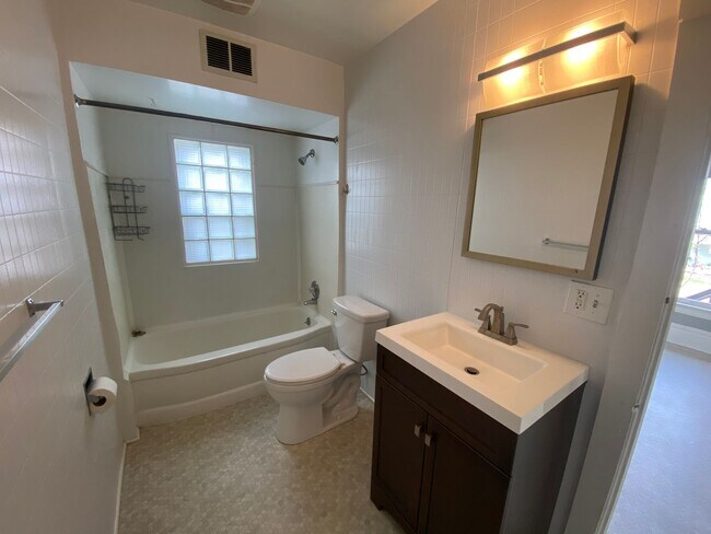 Building Photo - 621 Stanley Terrace NE