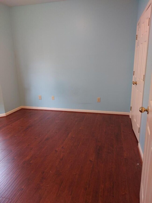 Building Photo - Nicholasville Road Account - Student Housing