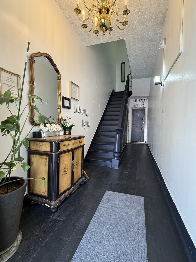 BIENVENIDO A CASA - 217 Hamilton Ave