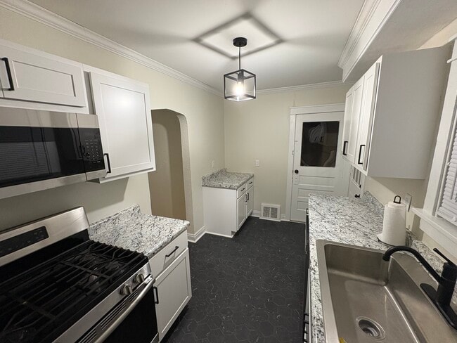 Building Photo - 13129 Morse St