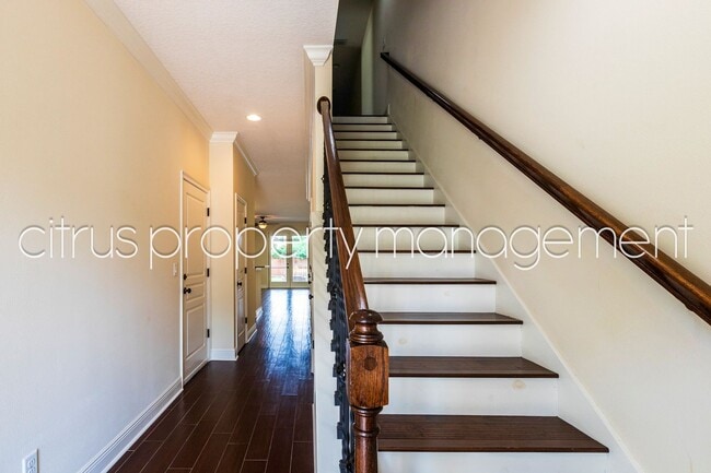 Building Photo - Beautiful, Spacious 3/2.5 in Wadeview Park