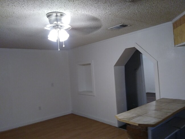 Dining - 2593 Eidson Rd
