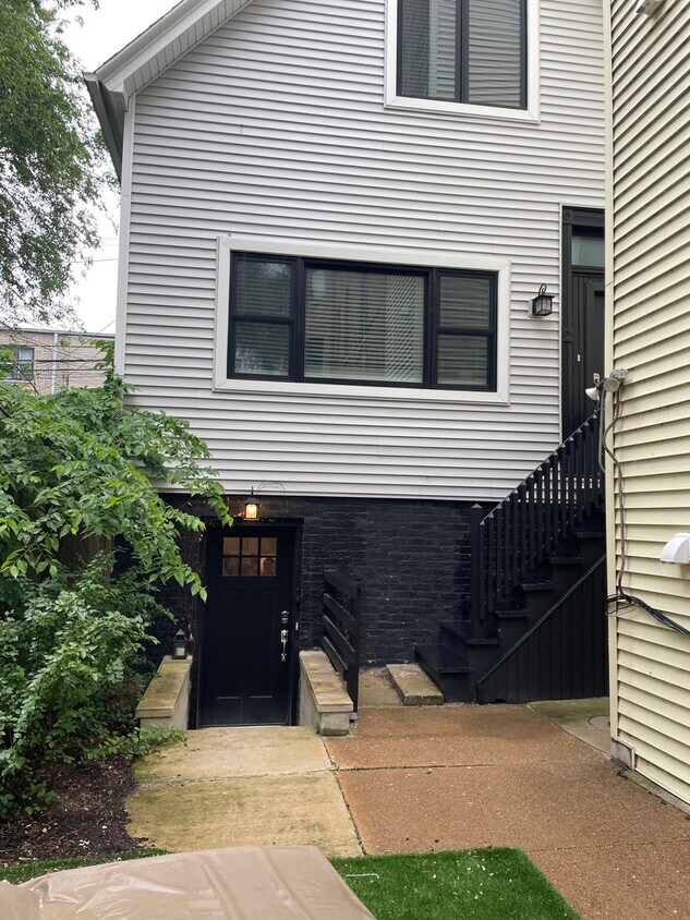 Foto principal - 1037 W Wellington Ave