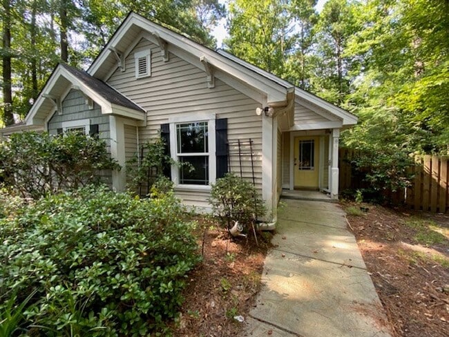 Building Photo - Welcome to this stunning 3-bedroom, 2-bath...