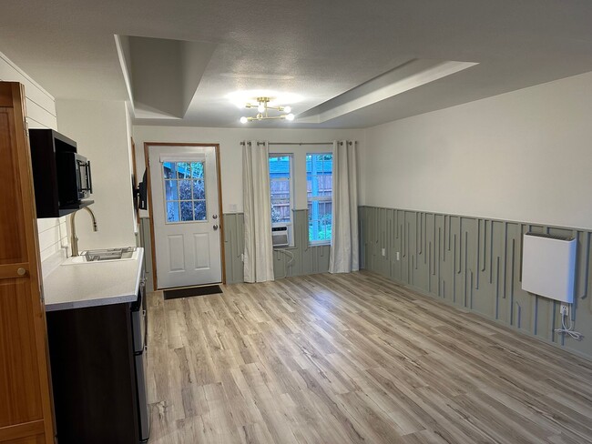 Building Photo - New studio apartment in Springfield!