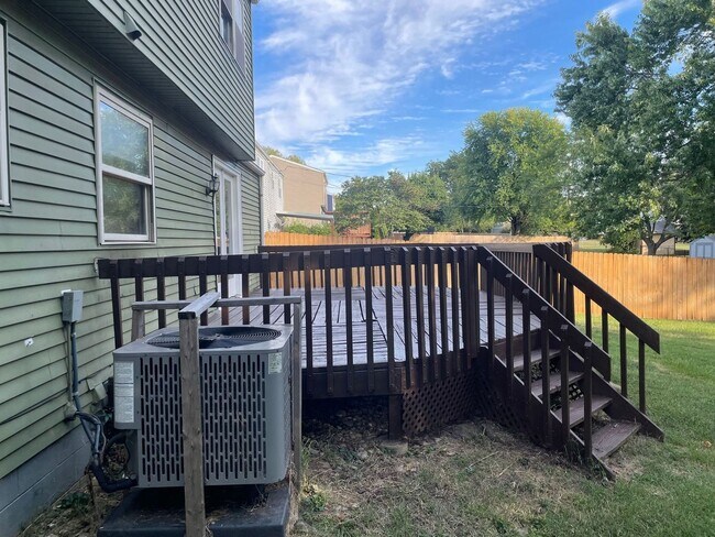 Building Photo - 5683 Crestview Dr