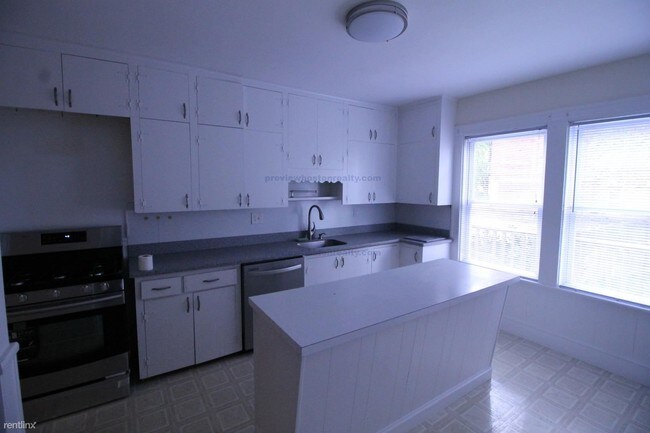 Foto del edificio - 111 Winthrop Rd