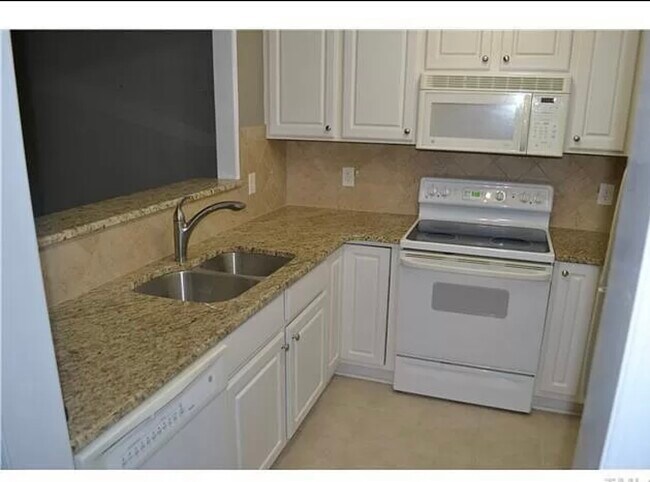 Building Photo - 1221 Westview Ln