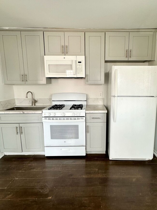 Photo - Baring Cross &amp; 92nd Apartment