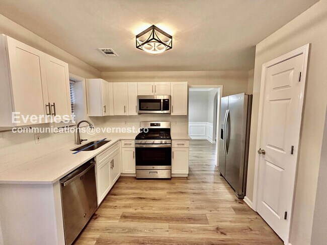 Foto del edificio - Limited Time Special Offer / 4 Bed, 2.5 Bath Home with Garage / Pet-Friendly / Vouchers Accepted ...