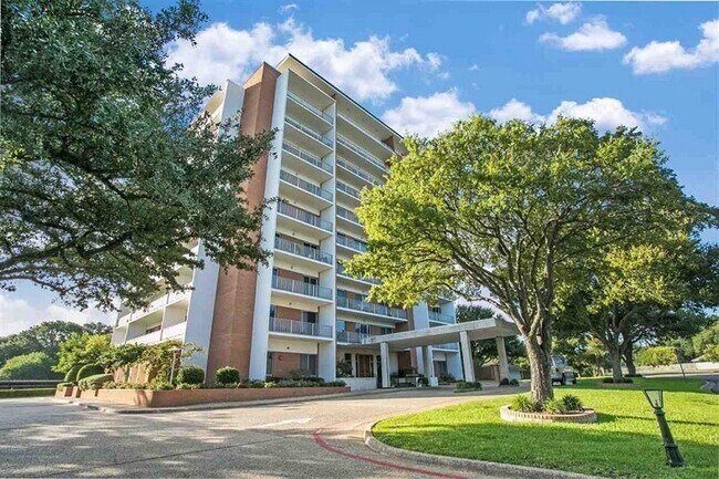 Foto del edificio - 4924 Cobbs Dr
