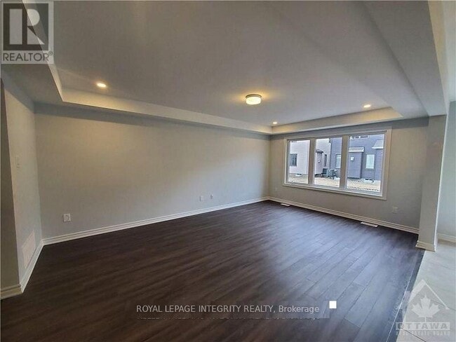 Photo du bâtiment - 754 Derreen Ave