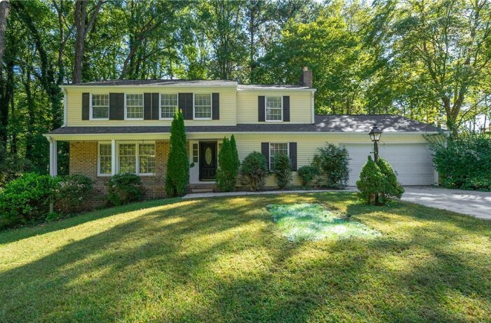 Primary Photo - 220 Greencrest Ct NE