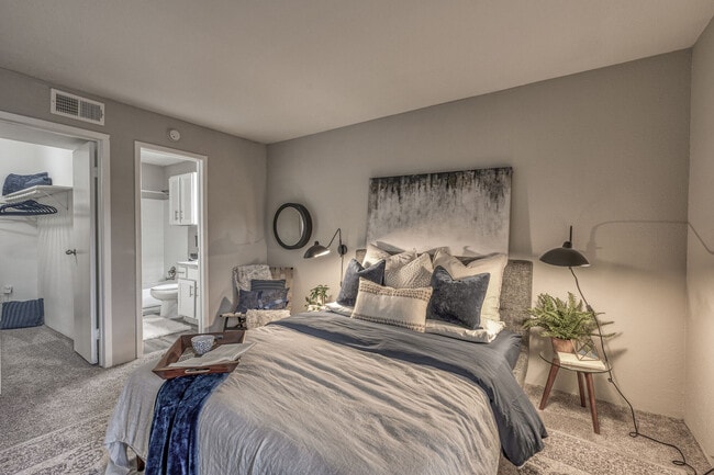 Building Photo - North Bend Living